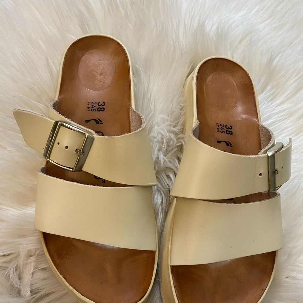 Birkenstock Stylish Cream Sandals size 38